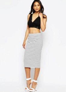Pencil skirt sa ibaba ng tuhod