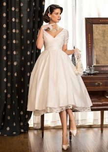 váy trắng làm bằng lụa taffeta