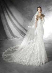 váy cưới taffeta với vai mở