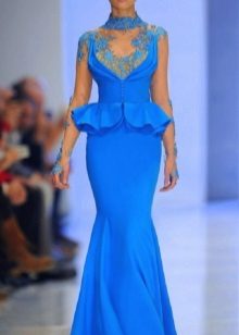 váy màu xanh làm bằng taffeta có thêu