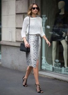 Straight wrap skirt na kumbinasyon ng isang panglamig