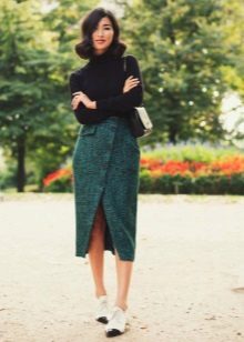 Straight skirt na may turtleneck