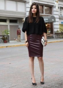Straight skirt na pinagsama sa panglamig