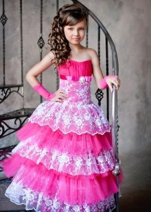 Elegant ball gown para sa mga batang babae na may puntas