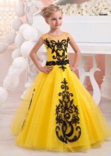 Elegant ball gown para sa mga batang babae na may korset