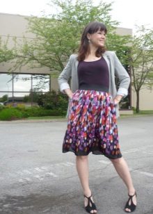 Half skirt na may nababanat na sandalyas