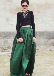 váy màu ngọc lục bảo