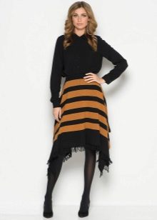 pahalang na striped fringed palda