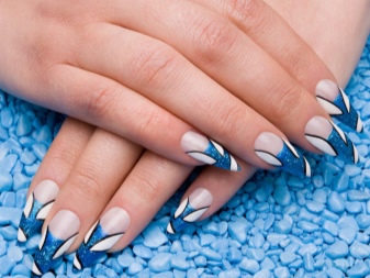 Manicure under the blue dress