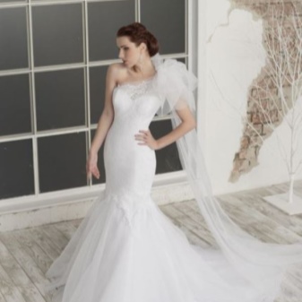 Mermaid wedding dress by Julia Schreiner