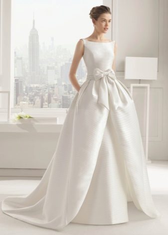 Váy cưới Rosa Clar với váy vá
