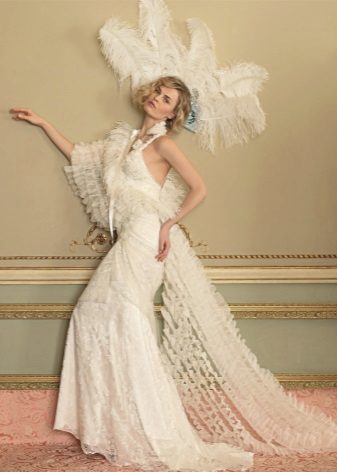 Wedding dress in retro style by Yolan Chris