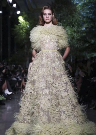 ชุดราตรีจาก Elie Saab อันงดงาม