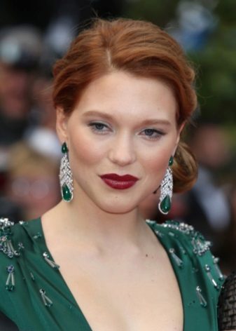 Makeup for a redhead girl under the emerald dress