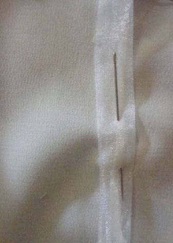การแนบ drawstring organza
