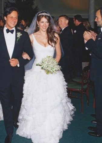 ชุดแต่งงานโดย Elizabeth Hurley