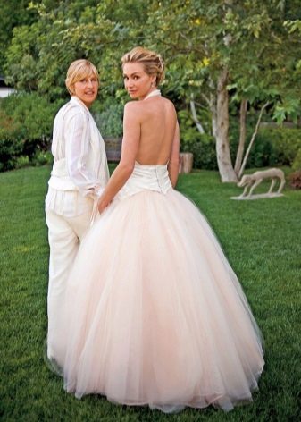 Portia de Rossi ชุดแต่งงานเปิดหลัง