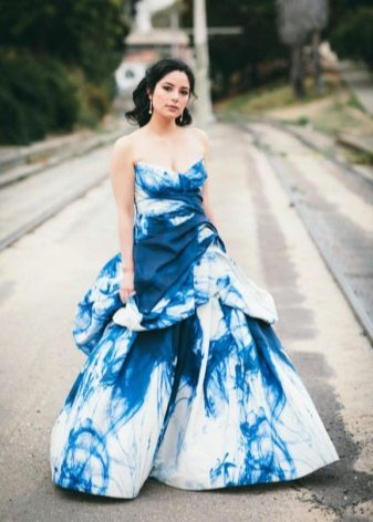 Váy cưới trắng và xanh