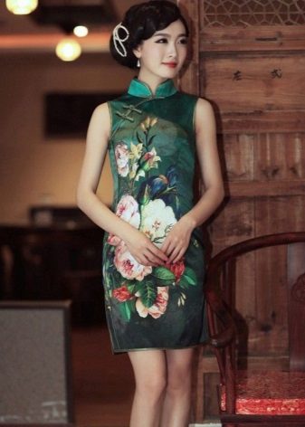 Váy qipao đầy màu sắc của Trung Quốc