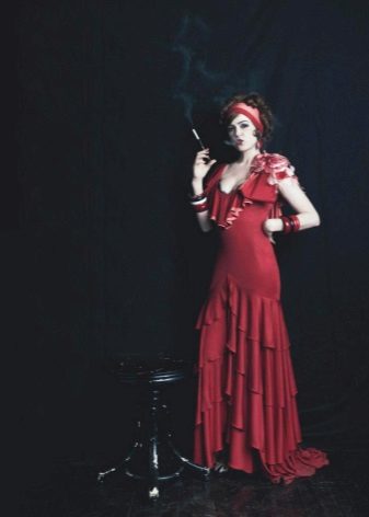 Mặc trang phục nữ anh hùng Myrtle từ bộ phim Great Gatsby