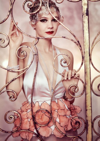Trang phục và đồ trang trí của nữ nhân vật chính Daisy từ bộ phim Great Gatsby