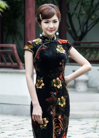 Trang điểm dưới váy theo phong cách phương Đông
