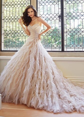 Nhà thiết kế váy cưới