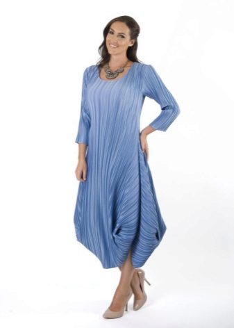 Dress balloon for women with pear-shaped figure