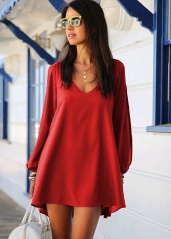 Đầm ngắn màu đỏ