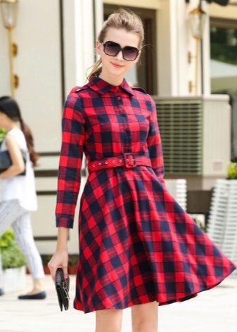 Váy có thể tháo rời với áo sơ mi ca rô