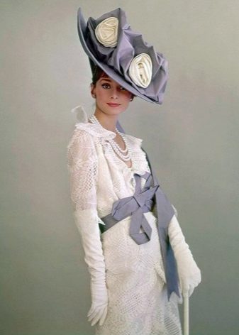 Trang sức phong cách Audrey Hepburn
