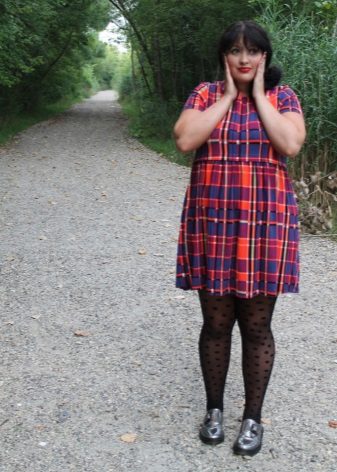Dress with a high waist in a cage for obese women
