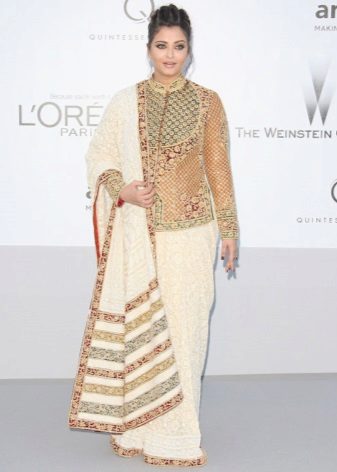  Aishwarya Paradise in a sari 2012