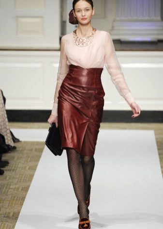 Brown leather skirt pencil na may high waist