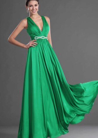 đầm satin màu xanh lá cây