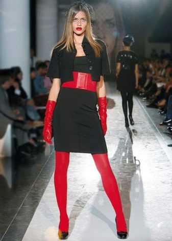 Red accessories to the black dress-case