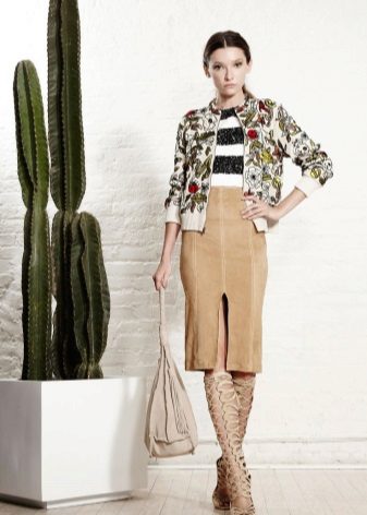 Pencil skirt suede