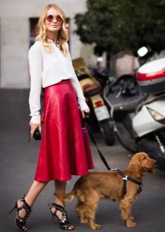 Matingkad na red leather skirt midi length sun