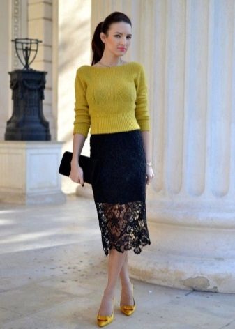 กระโปรงดินสอลูกไม้สีดำใต้เข่า