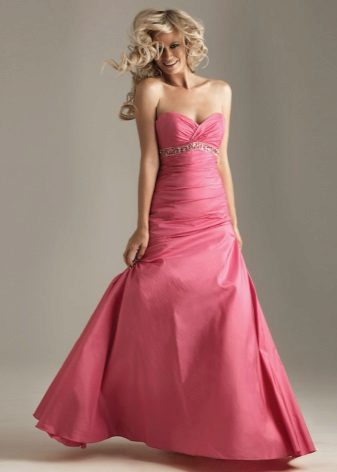 váy hồng của taffeta