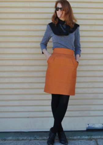 Straight midi skirt na may pockets