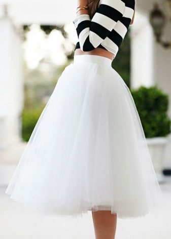 váy vải tuyn trắng mùa hè