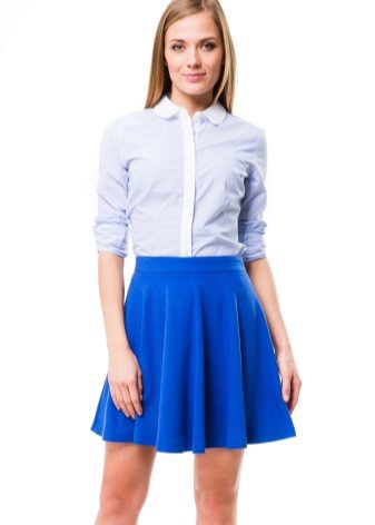 váy xanh trên đầu gối