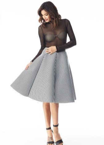 Skirt kalahati guhitan