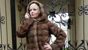  Mink coat na may hood