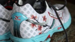 รองเท้าผ้าใบ Mizuno