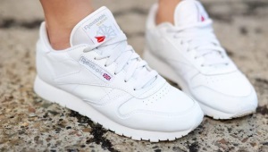 รองเท้าผ้าใบ Reebok สีขาว