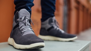 Mga sneaker