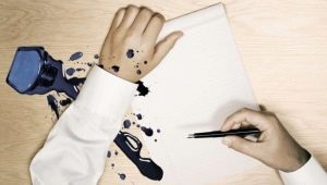 How can I wipe the ink from the pen with clothes and furniture?