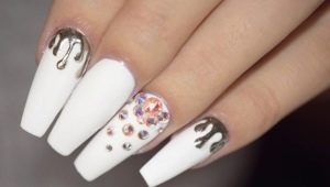 Mga ideya para sa paglikha ng isang naka-istilong white matte manicure